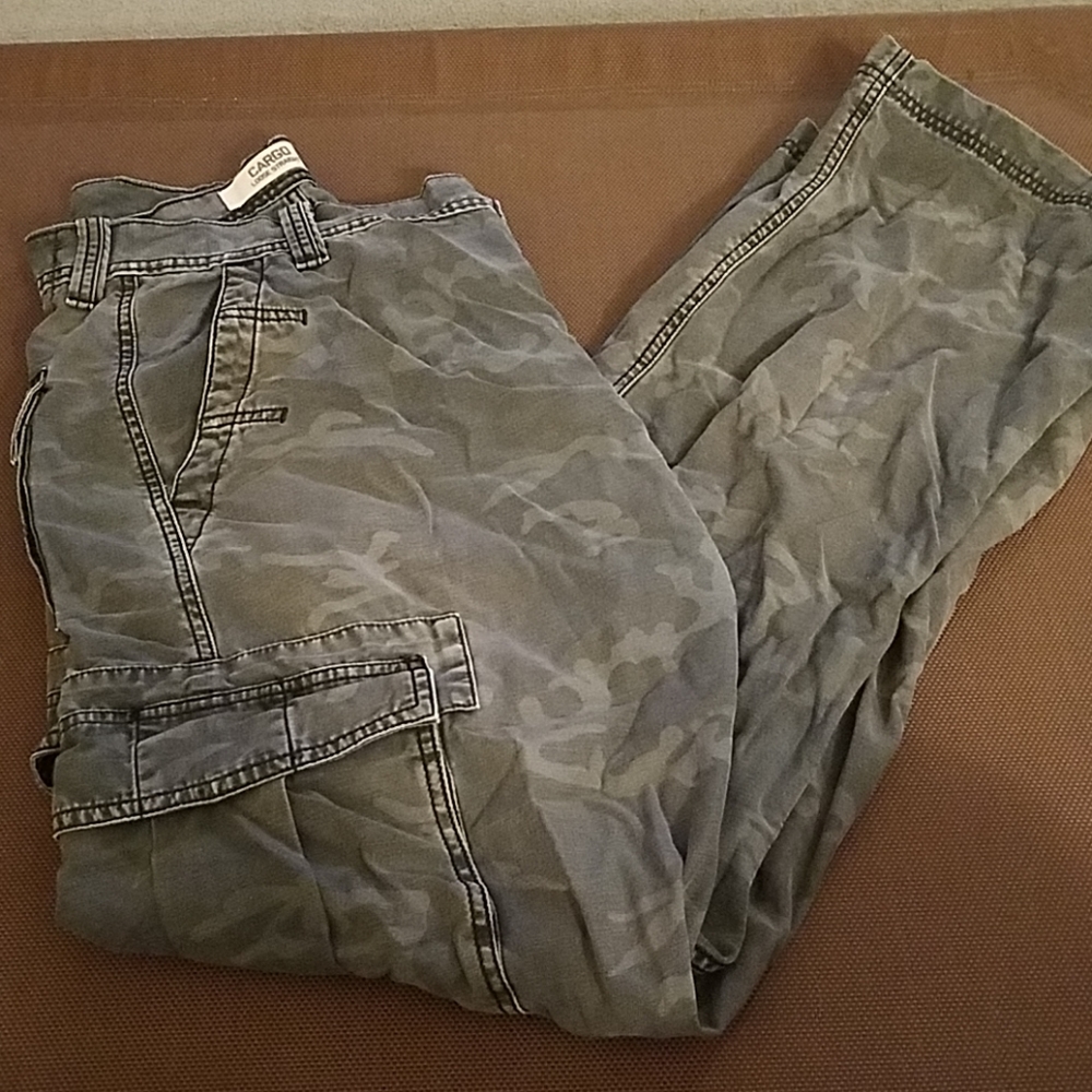 Levi's grey cargo loose straight. 36 x 32